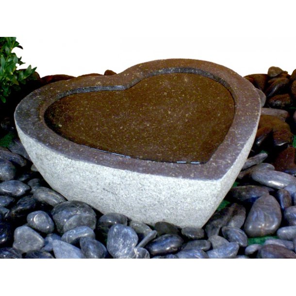 Fuglebad i granitsten - hjerteformet fuglebad i granit