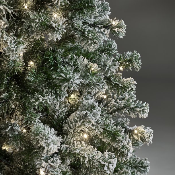 kunstner Afrika Moralsk Juletræ på 180 cm med 240 LED - kunstigt plastik juletræ med sne -  Indendørs julebelysning - HAVEHOBBY.DK