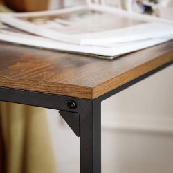 Sidebord i industrielt design til sofa eller seng - rustik brun