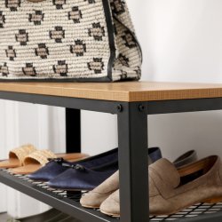 Skob�nk med 2 tr�dhylder - siddeb�nk med skohylder - lysebrun