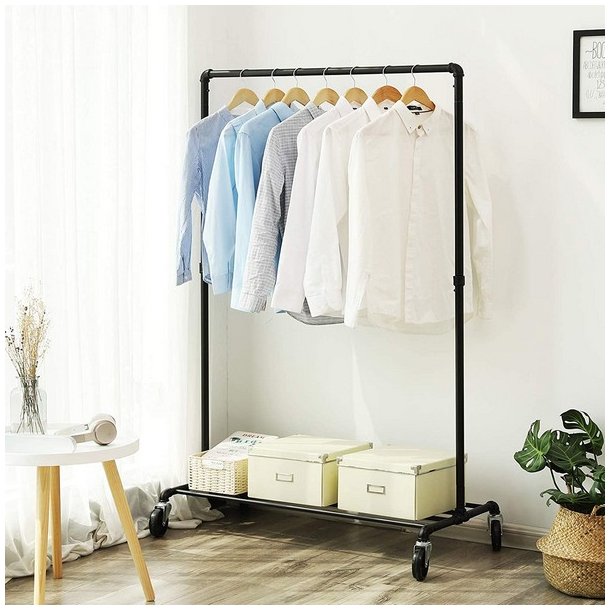 T�jstativ p� hjul - garderobestativ i vandr�r look med skohylde