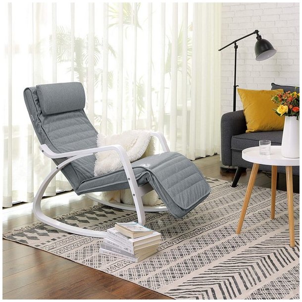 Gyngestol i birketr� med justerbar fodst�tte - lysegr� stof