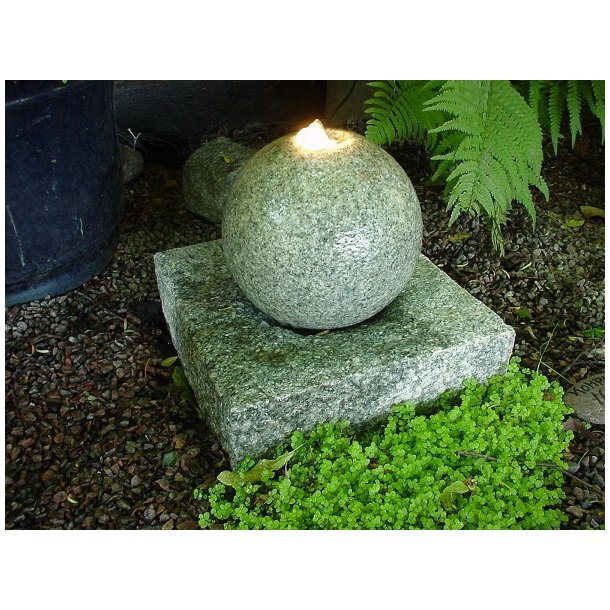 Havefontne/vandkunst "Kugle p base"