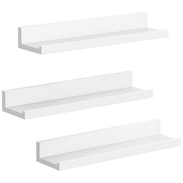 Hylder i tr - 3 vghngte svvende trhylder - hvide vghylder