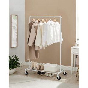 T�jstativ p� hjul - garderobestativ i vandr�r look med skohylde