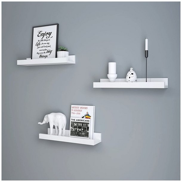 Hylder i tr - 3 vghngte svvende trhylder - hvide vghylder